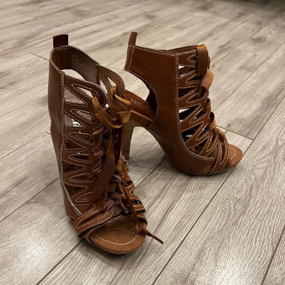 Lace-up comfy, sexy gladiator-style boho wedge heels size 6.5